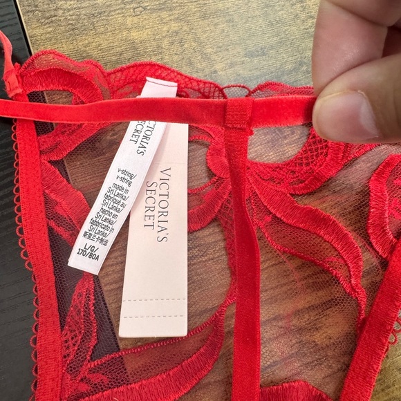 Victoria's Secret Lace V-String Red - Picture 6 of 8